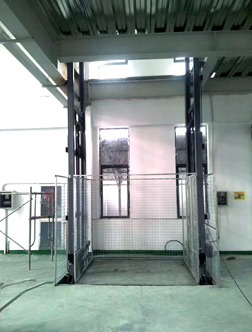 導(dǎo)軌式升降機(jī)