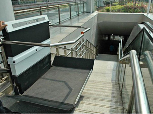 斜掛式無障礙升降平臺